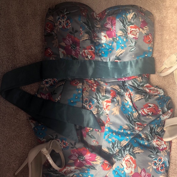 Gray floral print dress - Picture 3 of 6